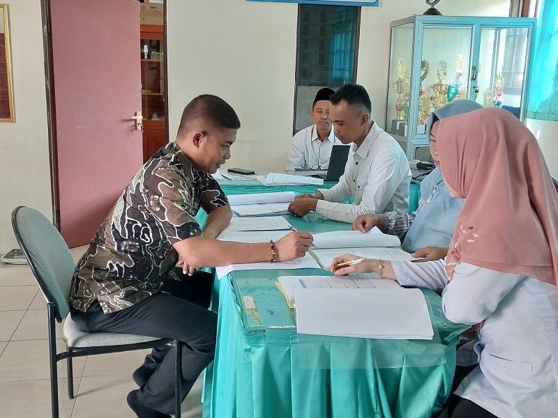 Monev Perangkat Pembelajaran Semester Ganjil Tahun 2025/2026 oleh Pengawas Sekolah dari Dinas Pendidikan & Kebudayaan Kabupaten Situbondo
