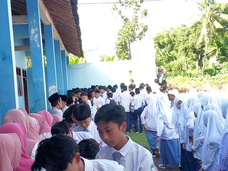 Memperingati Hari Santri Nasional Dengan melakukan Apel dan Makan Bersama